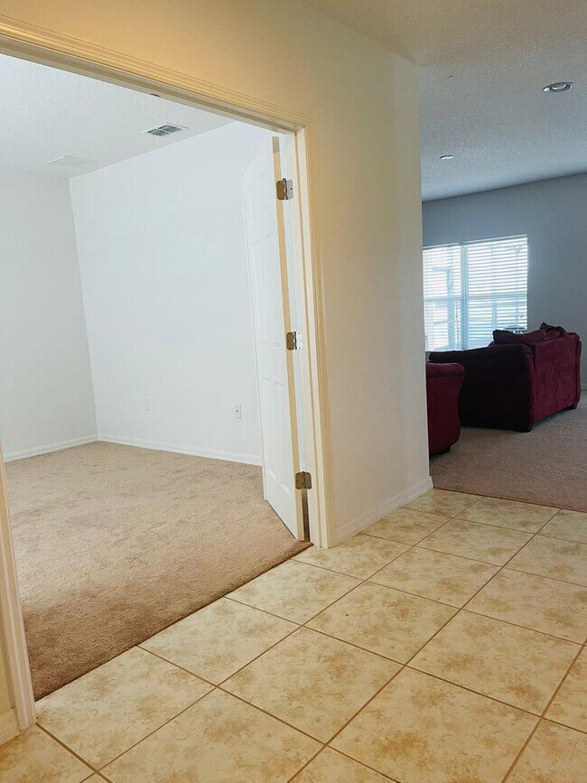 Building Photo - Brand new 4 bed 2 1/2 bath house in gated ...