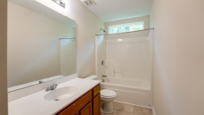 Building Photo - 4 Bedroom 2.5 Bath House in Sophia Landing...