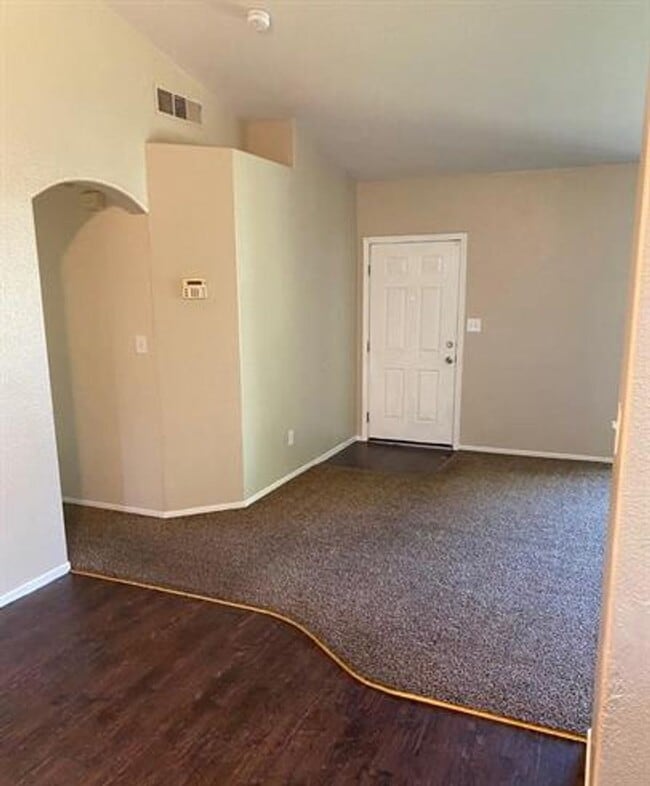 Building Photo - Cozy Home For Rent