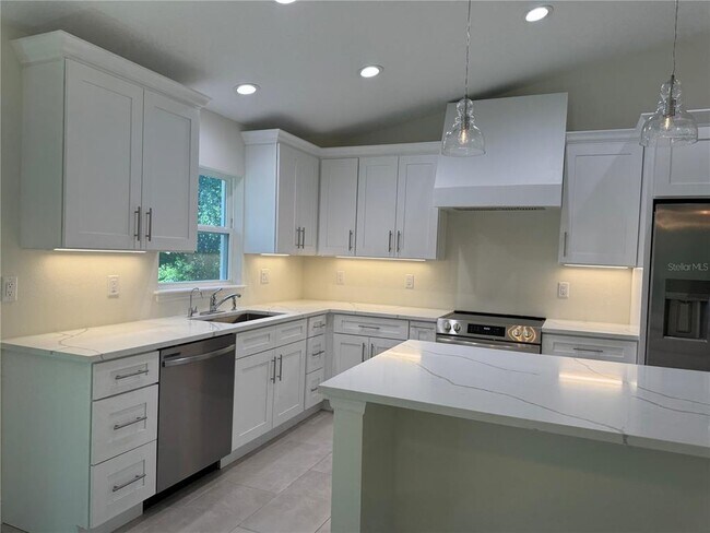 Building Photo - 1340 3rd St