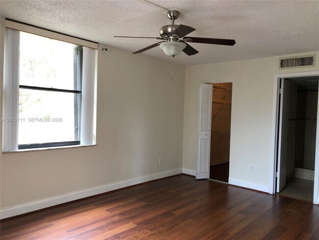 Building Photo - 14301 N Kendall Dr