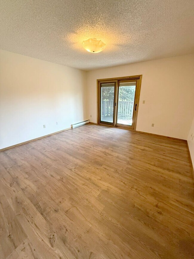 Building Photo - Private and Quiet Six Bedroom Home on 1 Acre, Southside Bozeman
