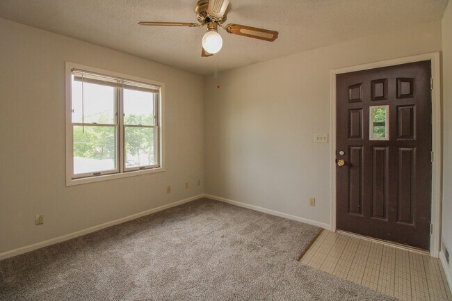 Building Photo - 1812 Sunrise Dr