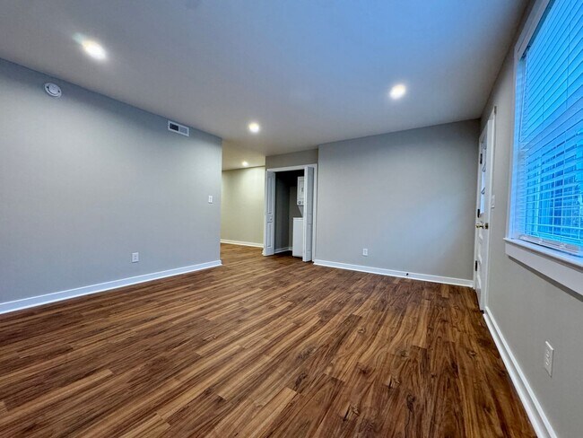 Building Photo - 1003 Giles Rd