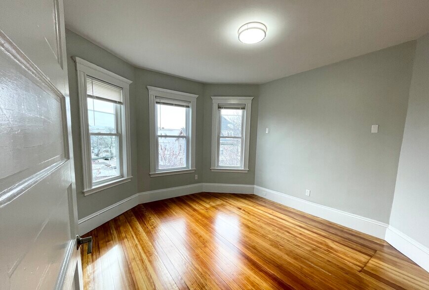 Building Photo - 159 Boston St