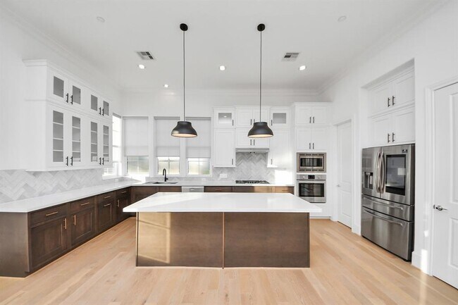 Building Photo - 4005 Woodshire Vlg Ests