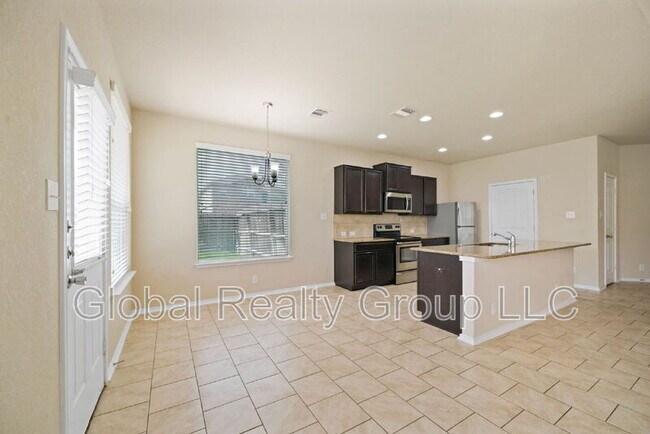 Building Photo - 437 Kings Way