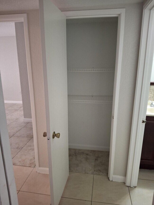 Building Photo - 3238 Coral Lake Ln