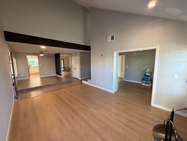 Building Photo - Newly Renovated Home on a Quiet Cul-de-Sac – Available Now