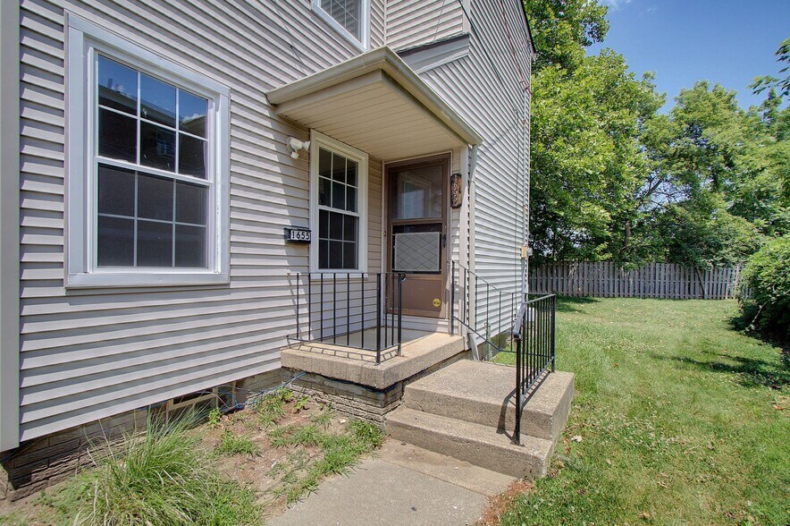 Building Photo - 1653 Southbend Dr