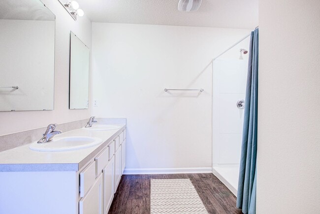 Building Photo - MOVE-IN READY 3/2 IN ENTRADA!