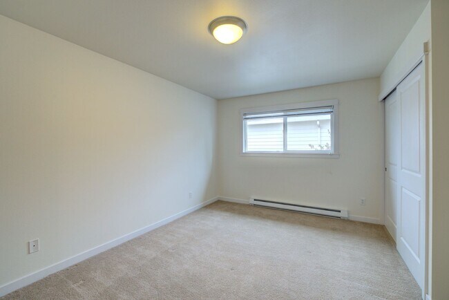 Building Photo - 3Bd/1.75Ba Seattle Condo