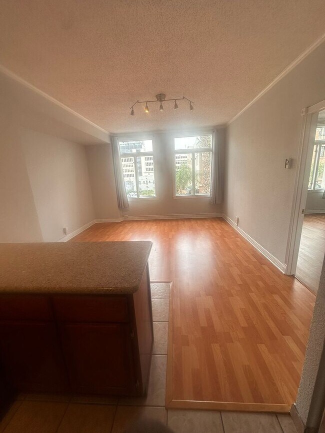 Building Photo - Charming 1 Bed in Historic Lafayette Build...