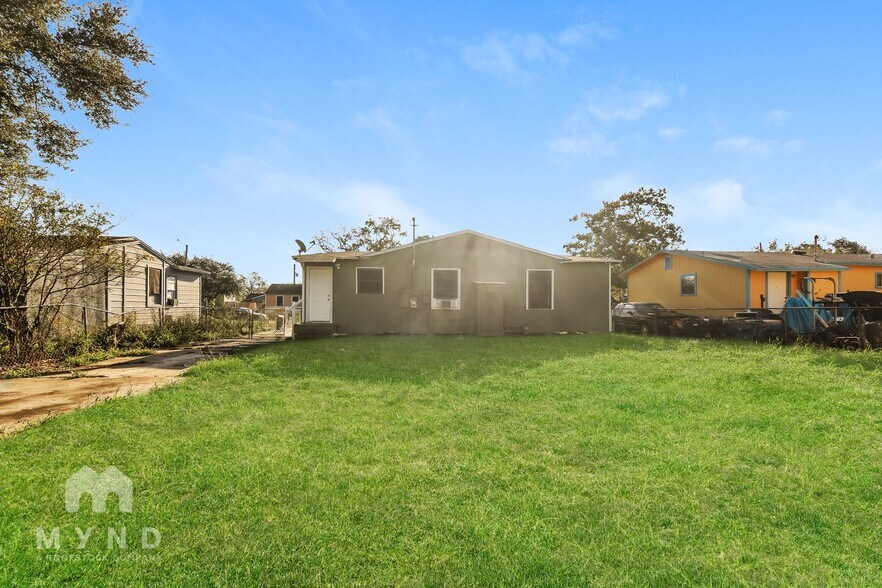 Building Photo - 1441 Miami Dr