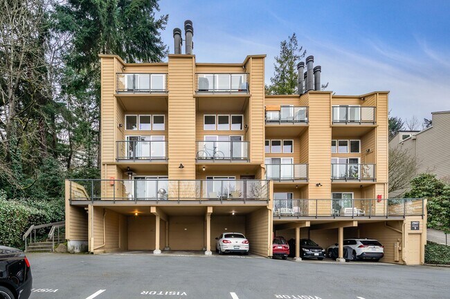Primary Photo - Charming 1 Bed 1 Bath Condo in Mercer Island
