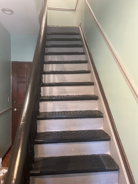 Building Photo - 21 Linden St