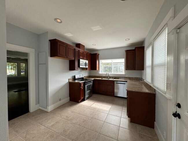 Building Photo - 498joh