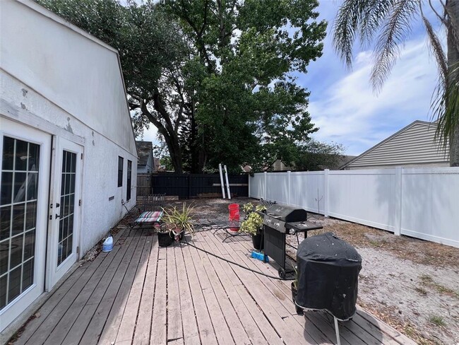 Building Photo - 10027 Creekwater Blvd