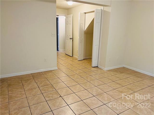 Building Photo - 630 Lex Dr