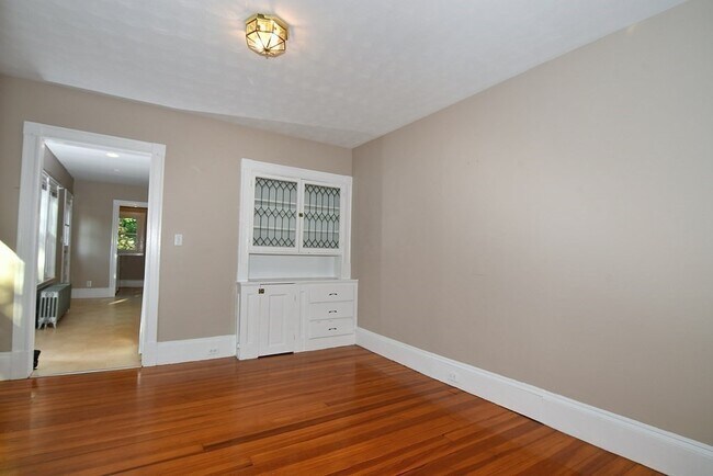 Building Photo - 392 Reedsdale Rd