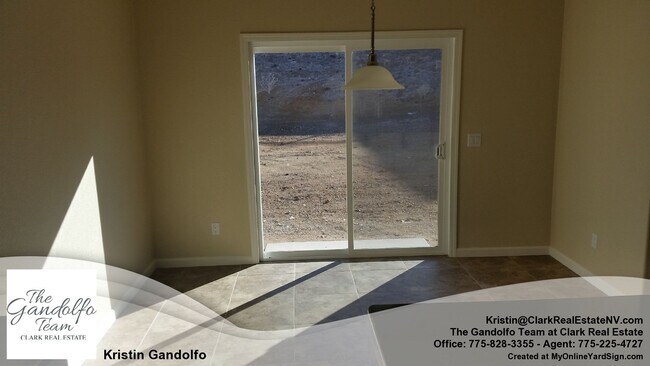 Building Photo - Large Sparks Home close to Costco!