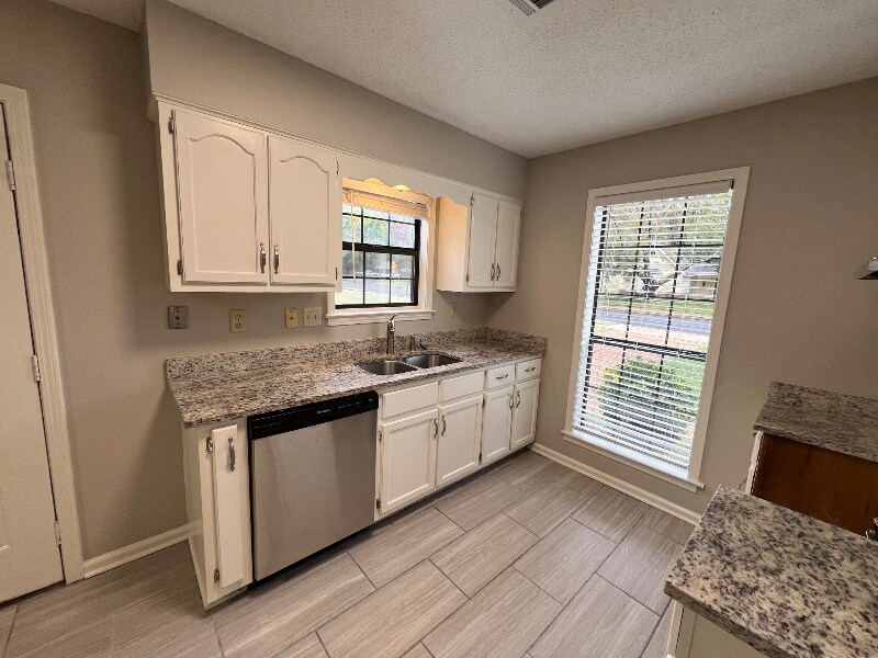 Building Photo - 7358 Country Side Rd