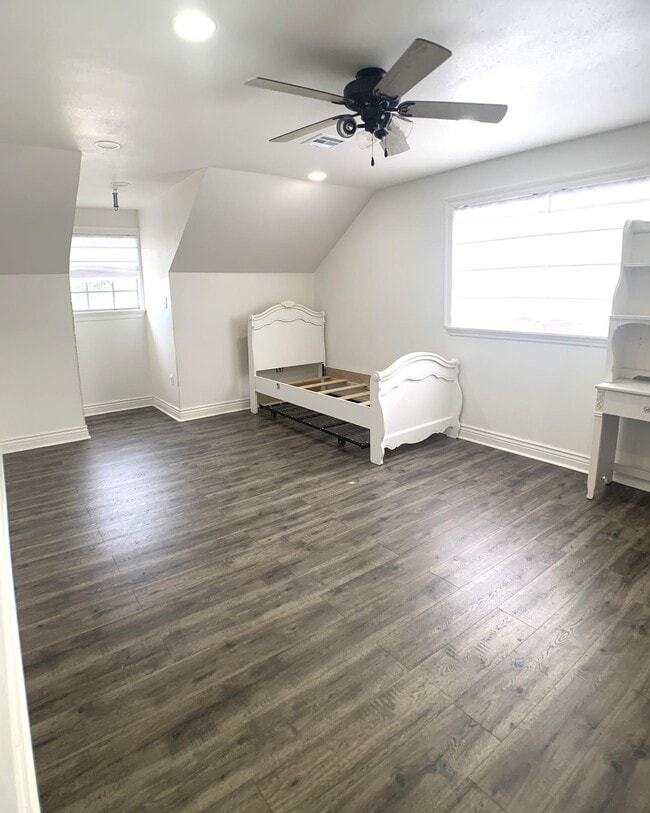 Building Photo - 2216 Acadian Dr