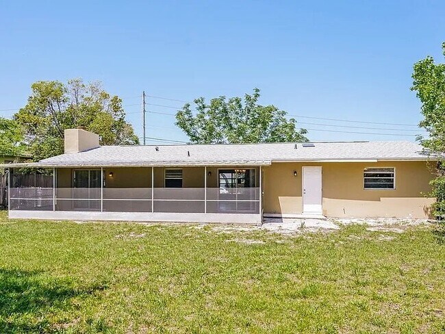 Building Photo - 989 E Normandy Blvd