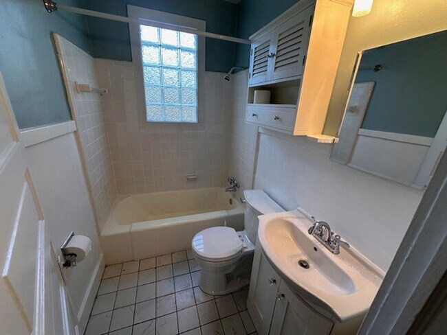 Building Photo - Stand Alone Cottage