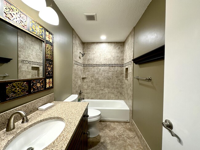 Building Photo - 22716 Vistawood Way