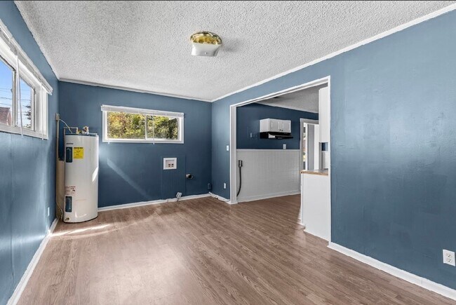 Building Photo - Beautifully Renovated 4 Bedroom 2 Bath Hom...