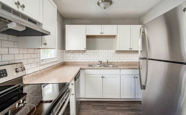 Building Photo - Coming Soon! South KC Home! $1300.00!