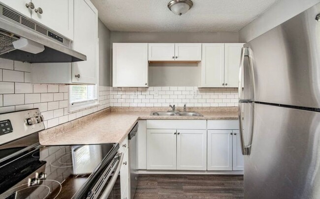 Building Photo - Coming Soon! South KC Home! $1325.00!
