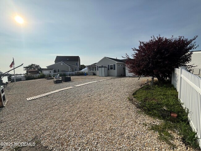 Building Photo - 127 Bloomfield Rd