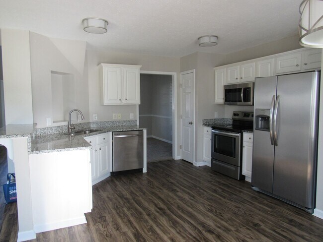 Building Photo - 3 BR 2 BA Jacksonville Commons