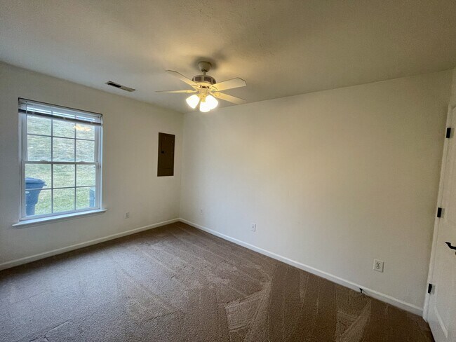 Building Photo - 111 Old Tavern Cir
