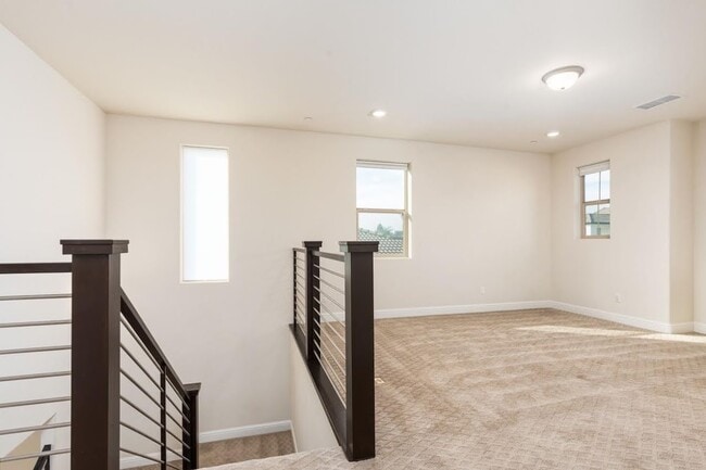 Building Photo - 1383 E Via Azzurra Way