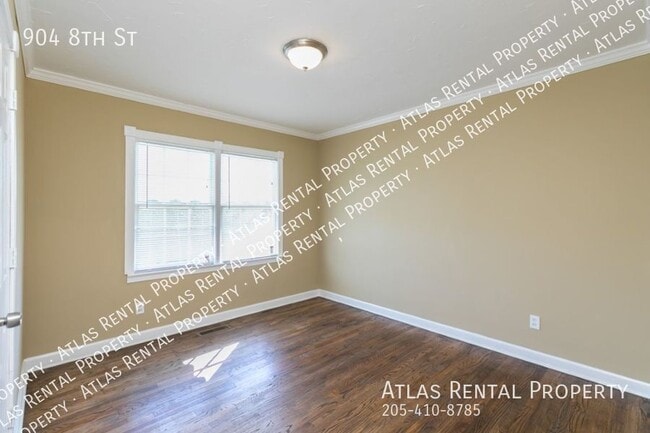 Building Photo - 904 8th St
