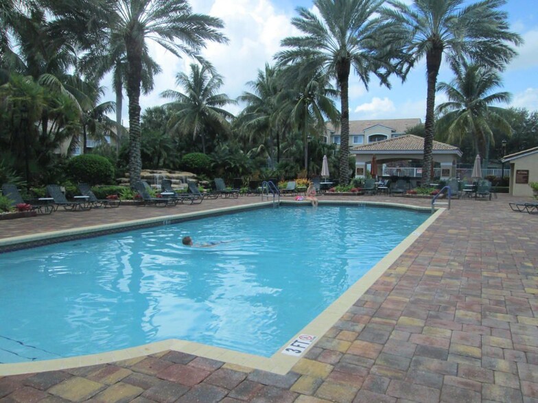 Wonderful pool - 266 Village Blvd