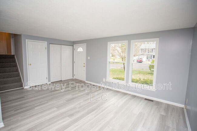 Building Photo - 57 Lady Diana Cir
