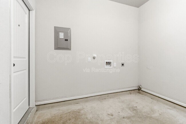 Building Photo - 7006 Donovan Wy