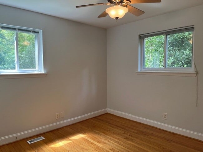 Building Photo - Spacious 3-Bedroom, 2-Bath located in the heart of Carrboro