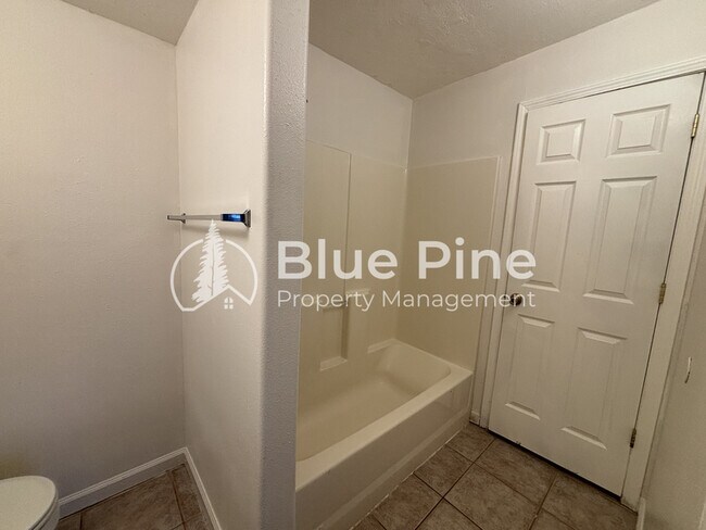 Building Photo - 3551 Jason Ave