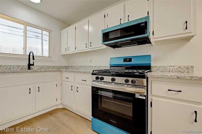 Building Photo - 1982 S Ortonville Rd