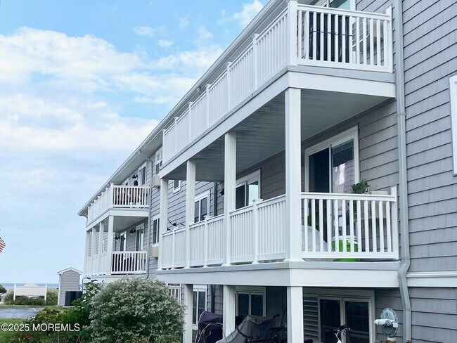 Building Photo - 709 Ocean Ave