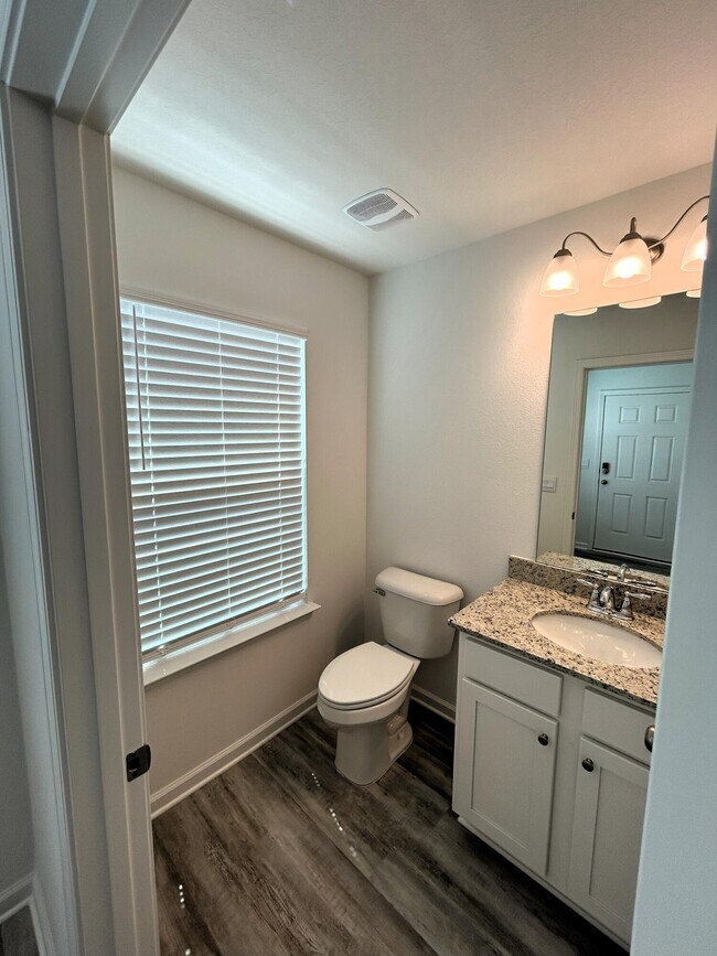 Building Photo - 133 Staggerbush St