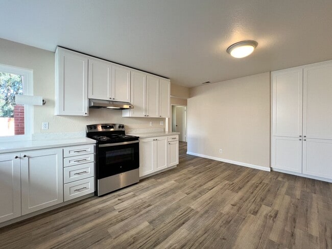 Building Photo - Single Level Four Bedroom North Napa Home