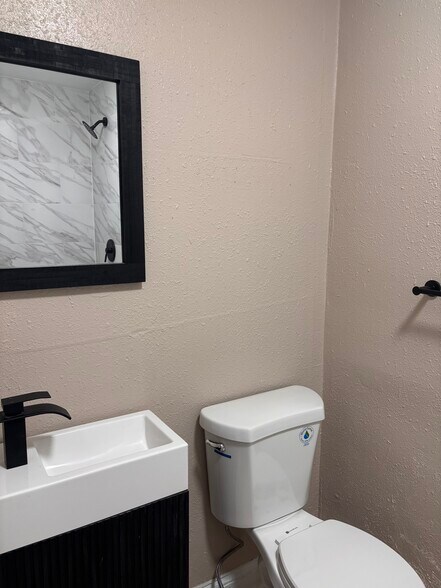 Building Photo - 617 Ivy St