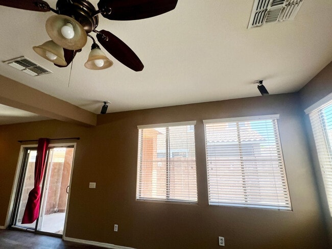 Building Photo - 879 E Stottler Dr