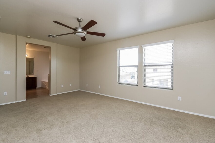 Building Photo - 6890 S Pearl Dr
